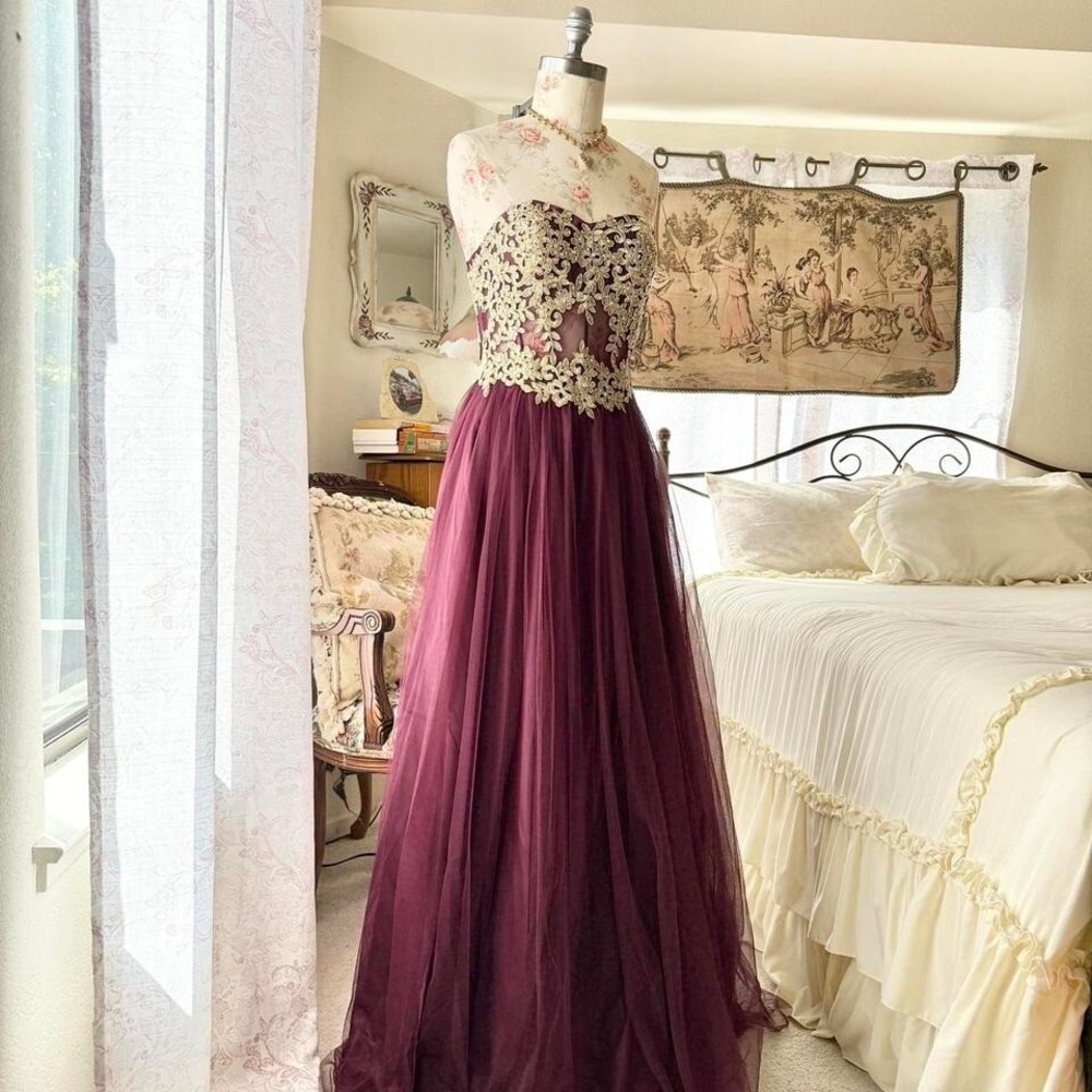 blondie‎ burgundy a line prom dress size 5